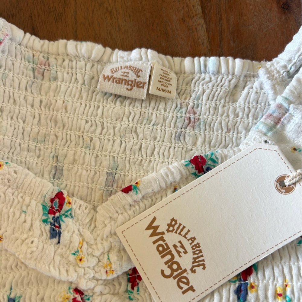 Billabong x Wrangler White Floral Balloon Sleeve Crop Top Size M $80 Smocked NEW - Picture 8 of 12
